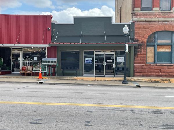 202 N Main ST N, Taylor, TX 76574