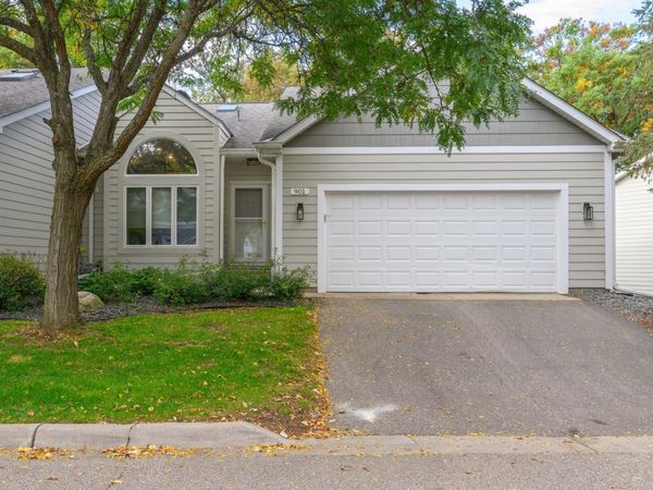 901 Southcross Drive E, Burnsville, MN 55306