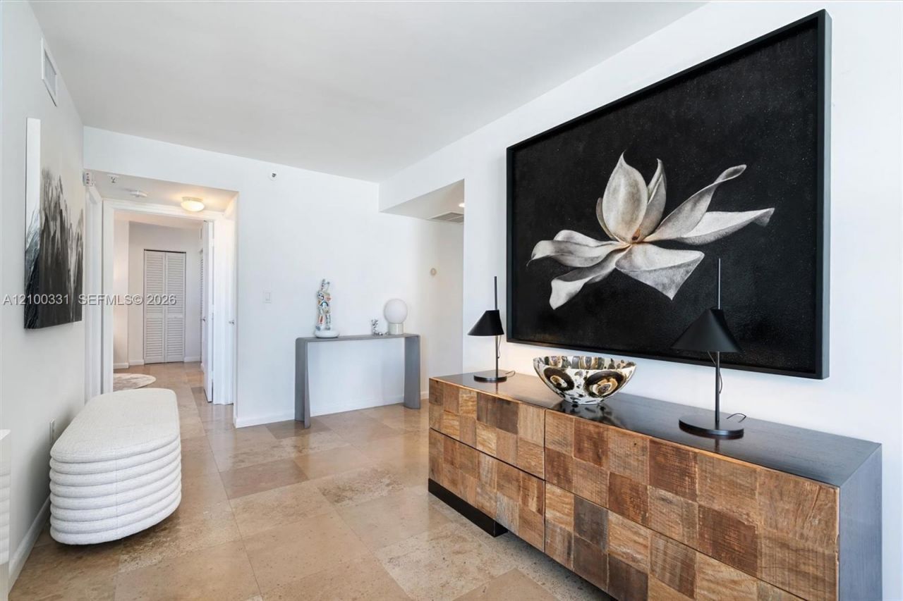 1621 Bay Rd, Unit 901, Miami Beach, FL 33139 Photo