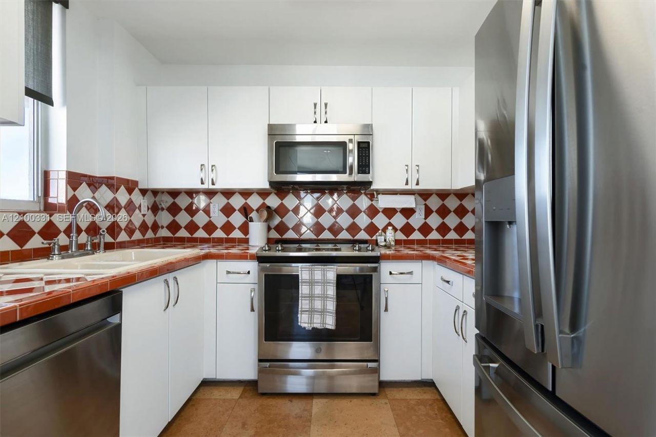 1621 Bay Rd, Unit 901, Miami Beach, FL 33139 Photo