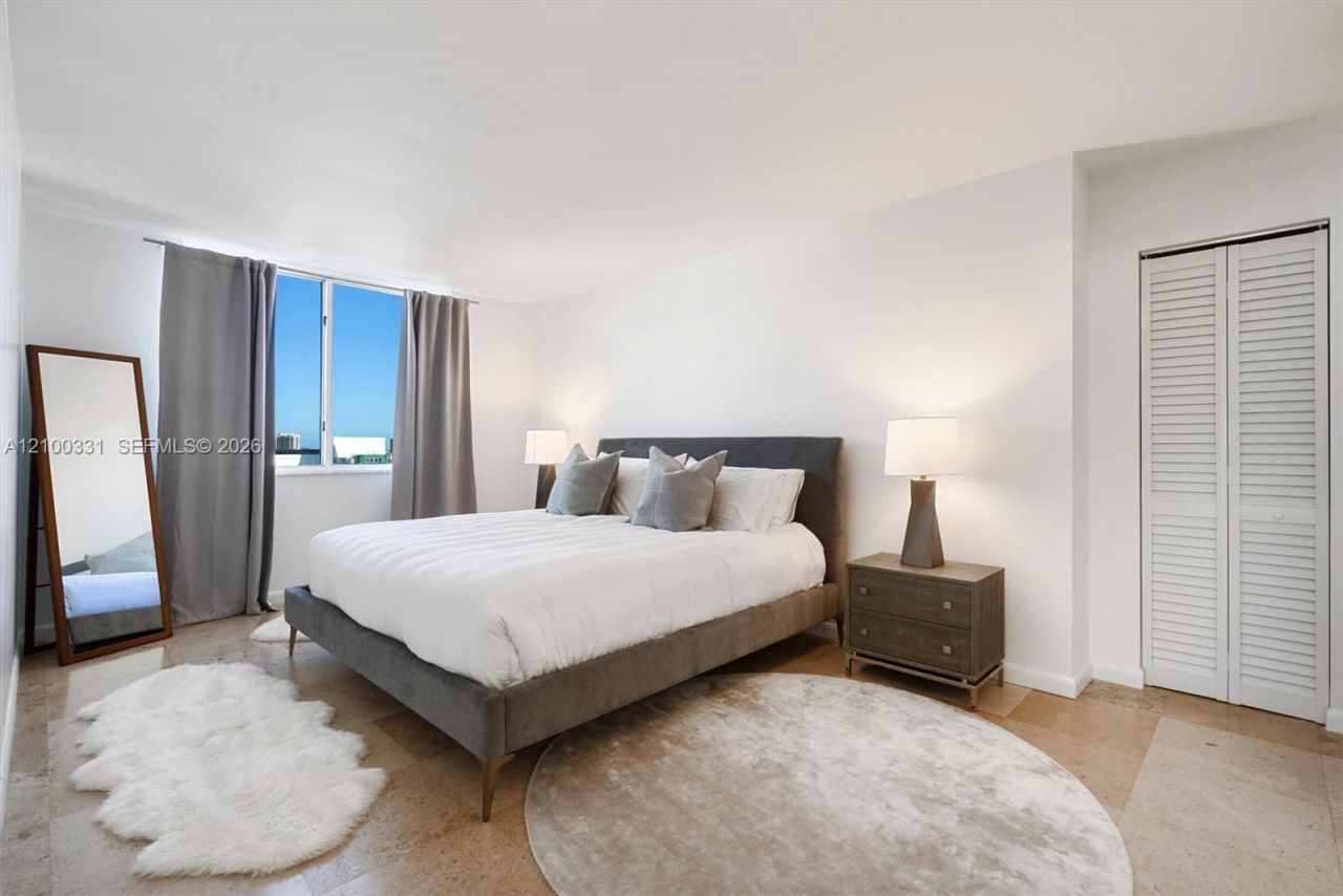 1621 Bay Rd, Unit 901, Miami Beach, FL 33139 Photo