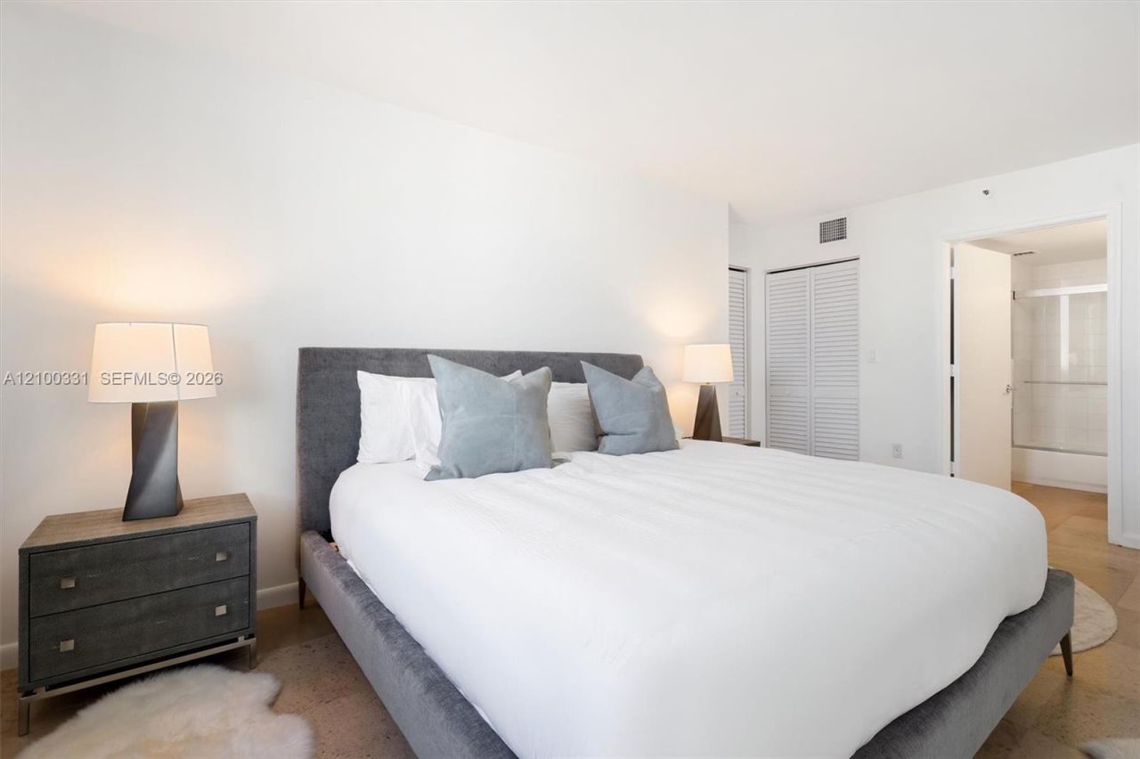 1621 Bay Rd, Unit 901, Miami Beach, FL 33139 Photo