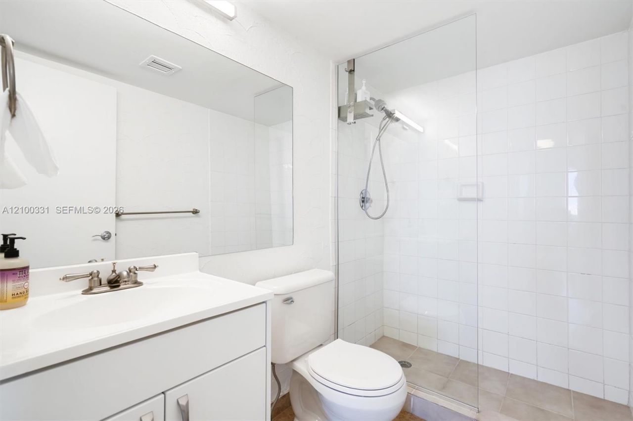 1621 Bay Rd, Unit 901, Miami Beach, FL 33139 Photo