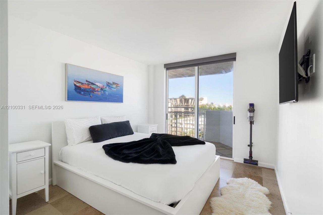 1621 Bay Rd, Unit 901, Miami Beach, FL 33139 Photo