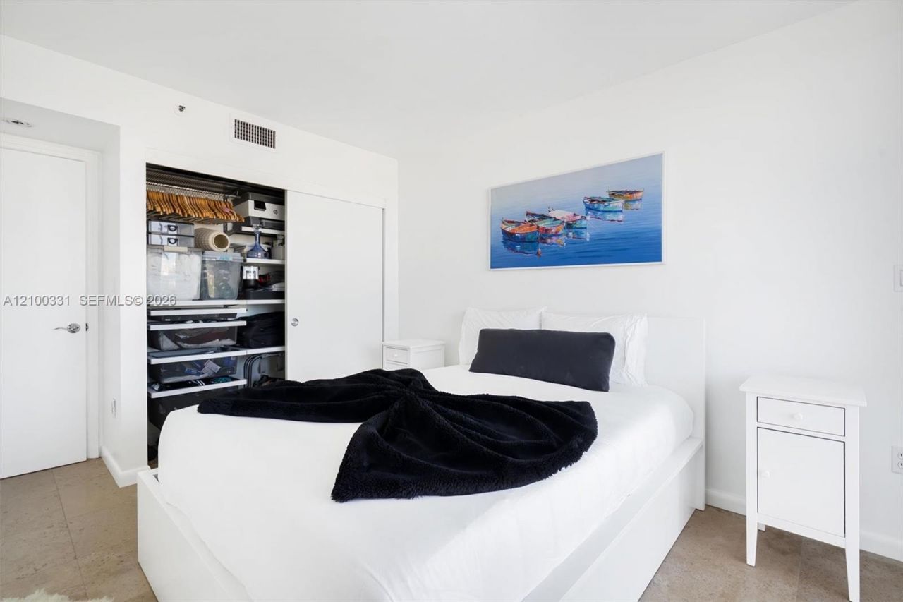 1621 Bay Rd, Unit 901, Miami Beach, FL 33139 Photo
