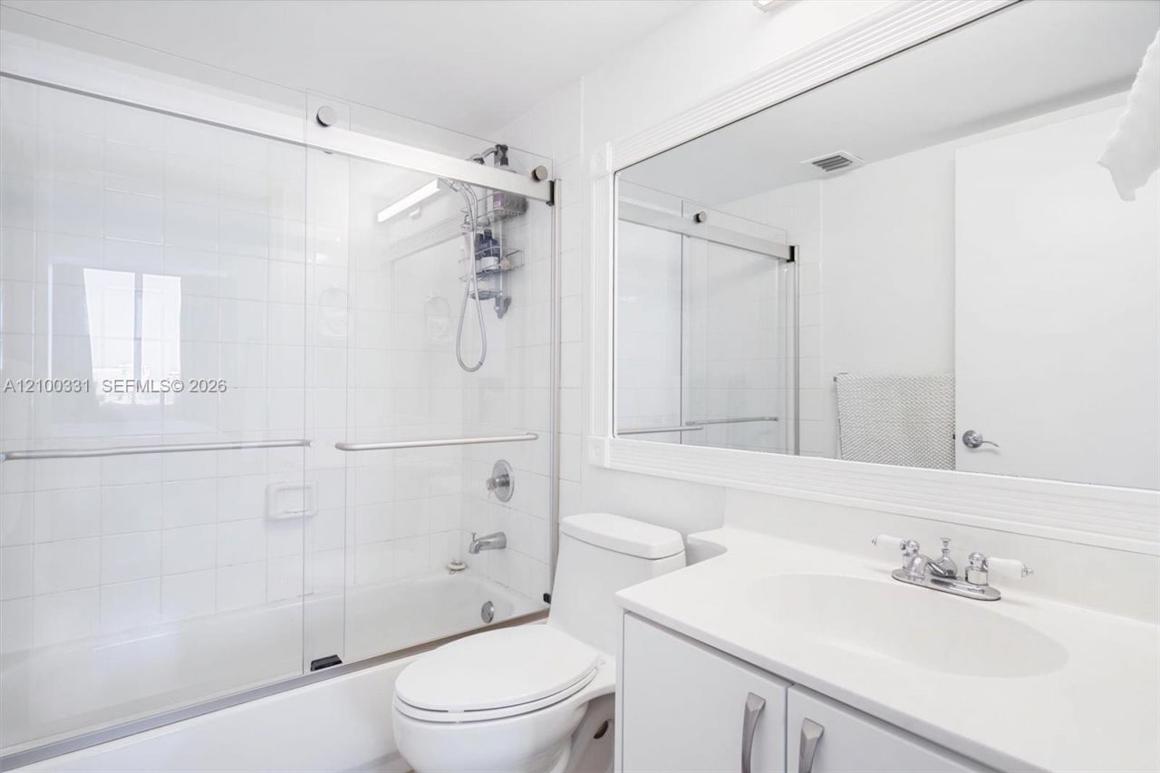 1621 Bay Rd, Unit 901, Miami Beach, FL 33139 Photo