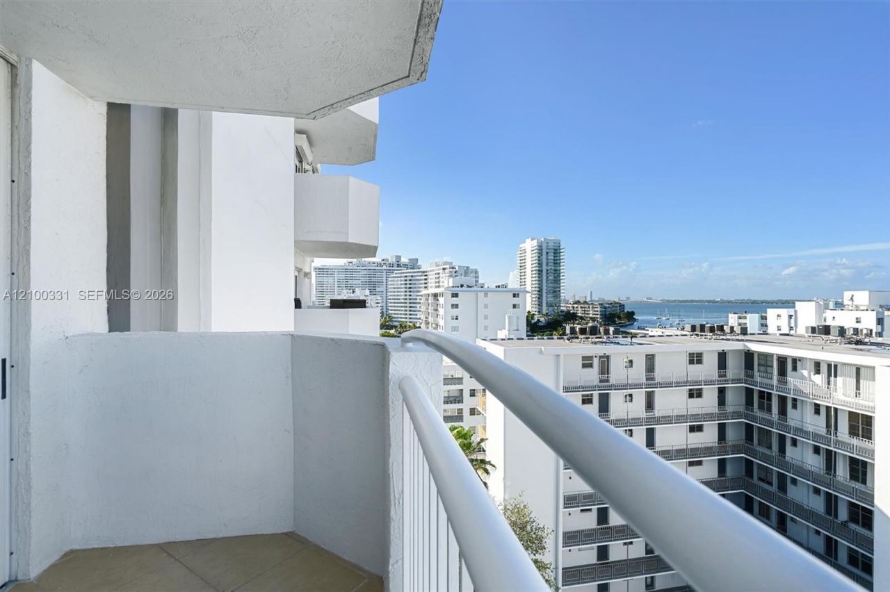 1621 Bay Rd, Unit 901, Miami Beach, FL 33139 Photo