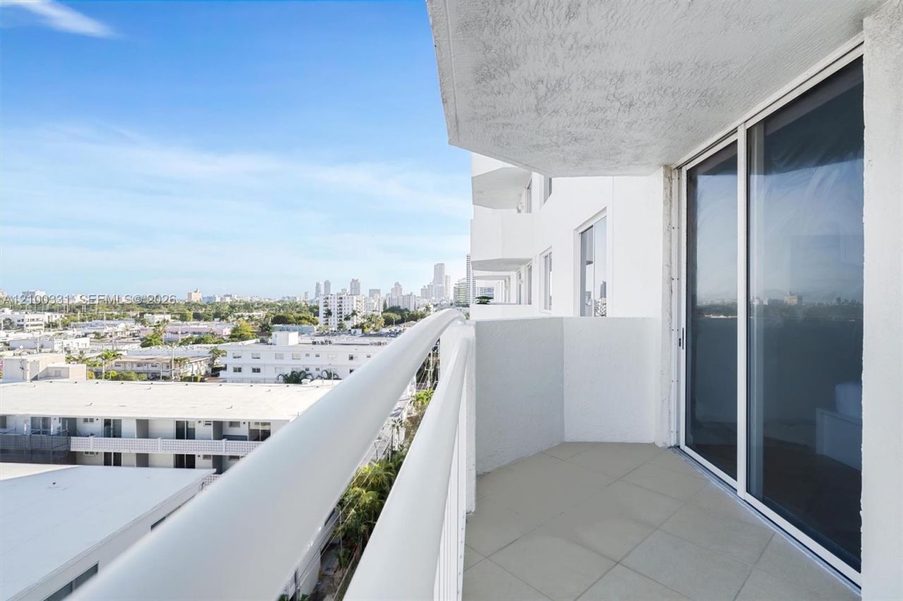 1621 Bay Rd, Unit 901, Miami Beach, FL 33139 Photo