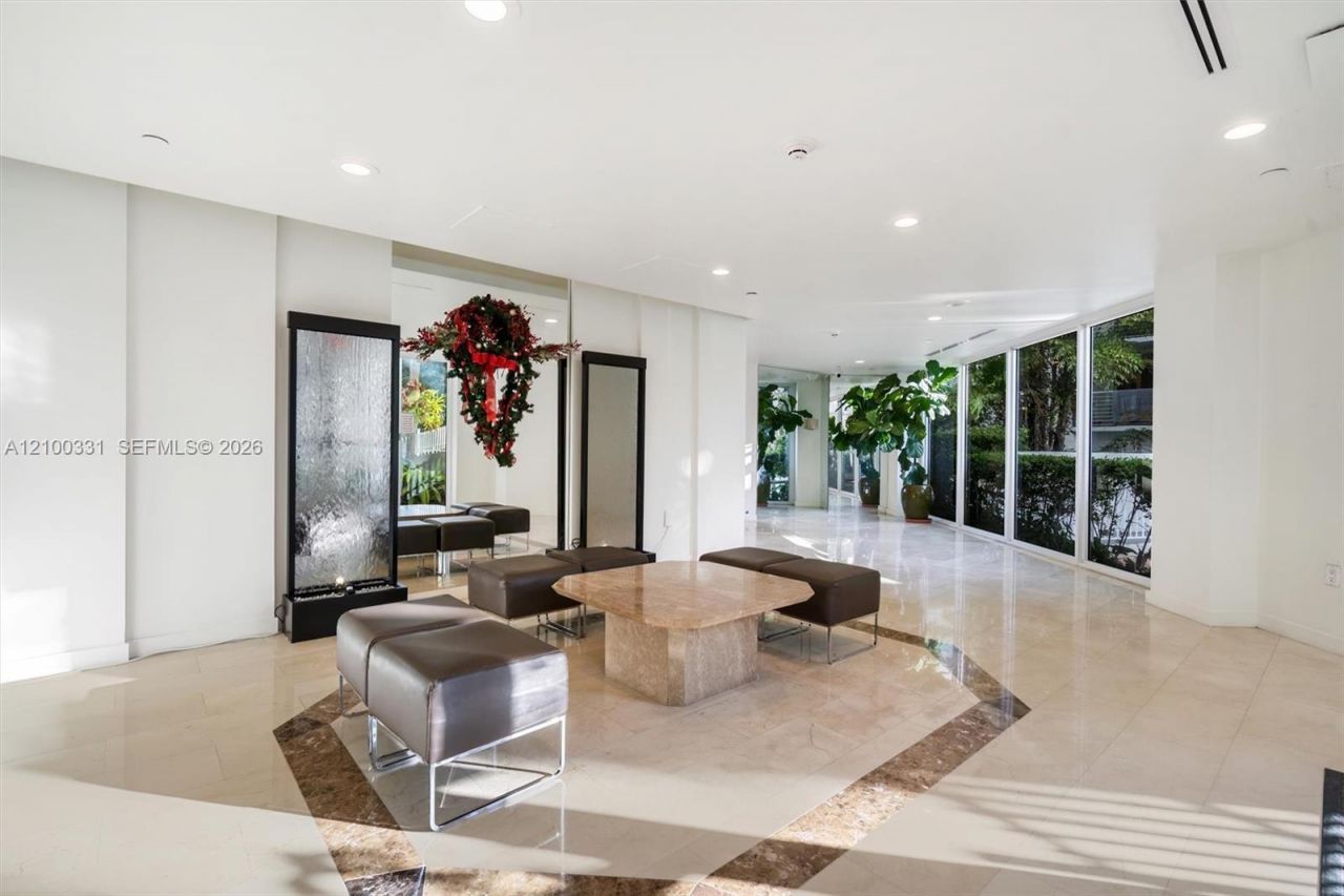 1621 Bay Rd, Unit 901, Miami Beach, FL 33139 Photo