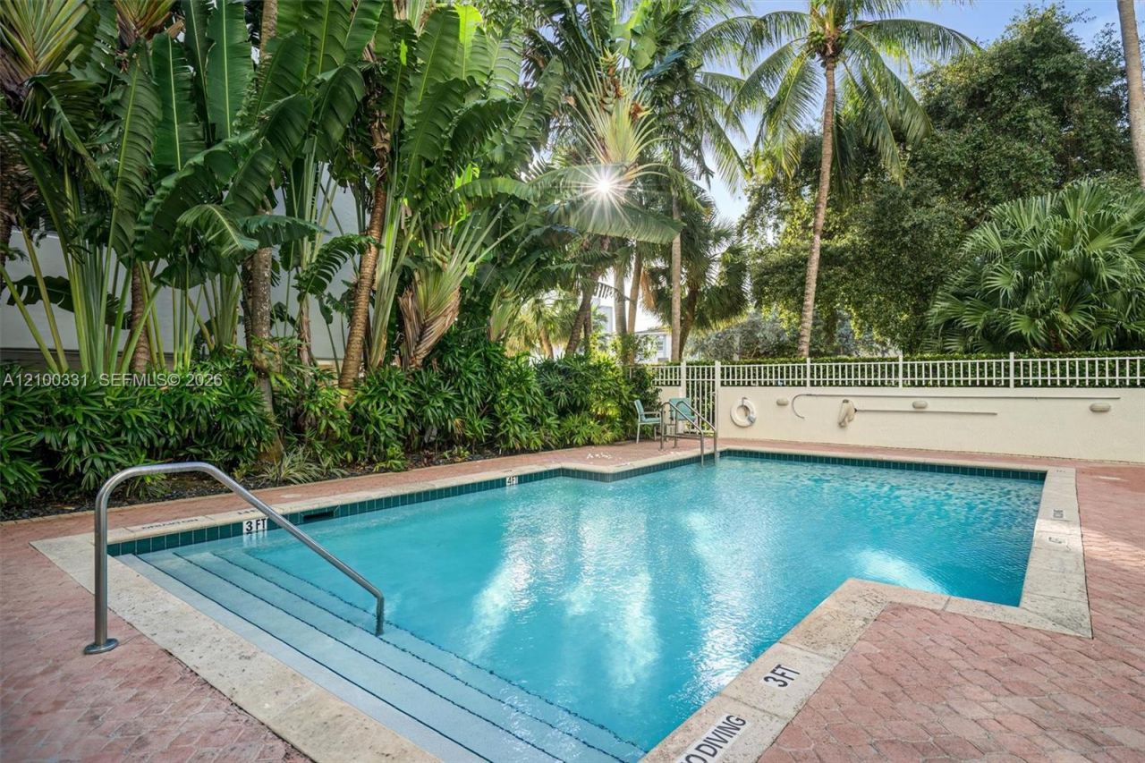 1621 Bay Rd, Unit 901, Miami Beach, FL 33139 Photo