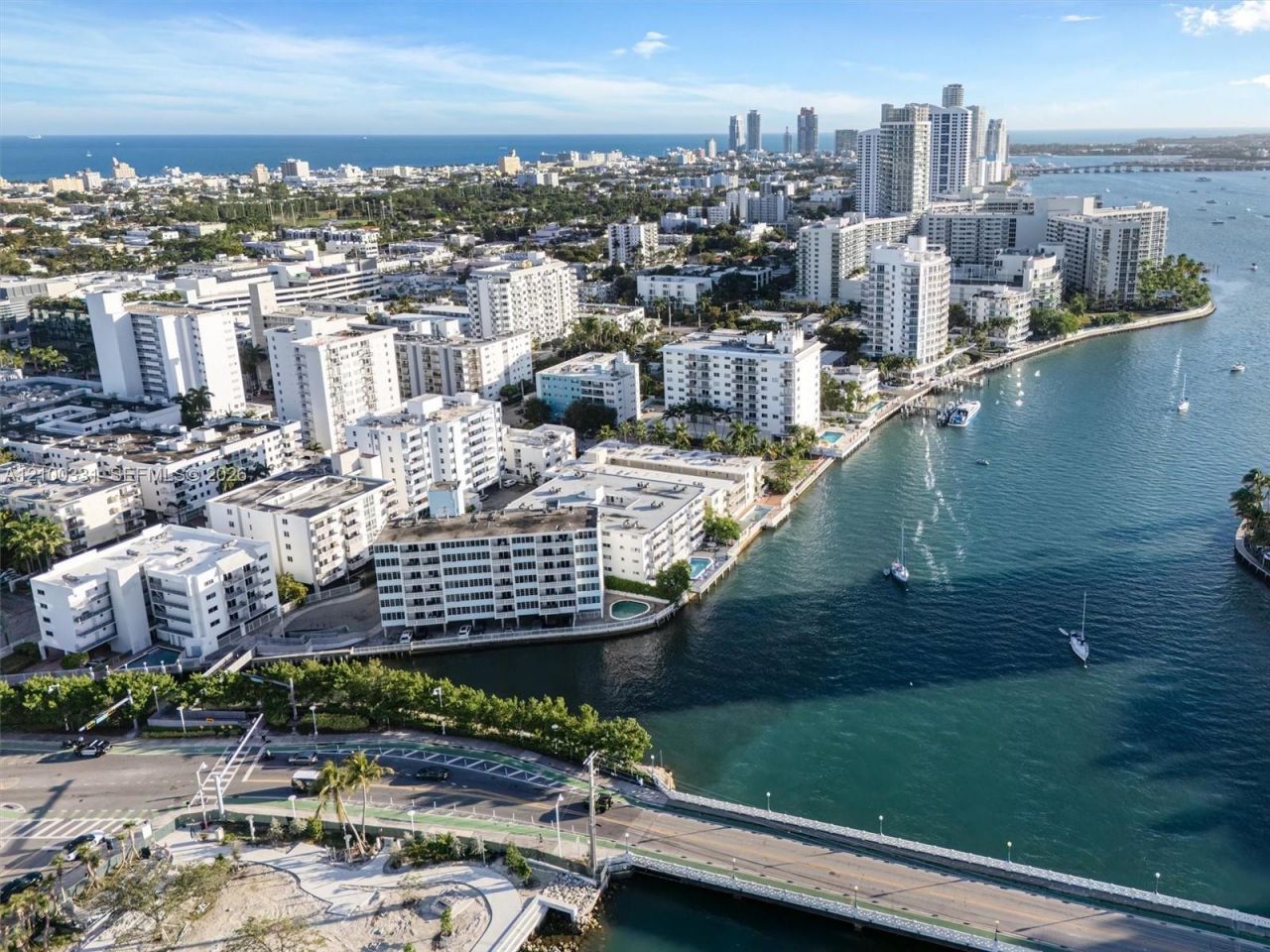 1621 Bay Rd, Unit 901, Miami Beach, FL 33139 Photo