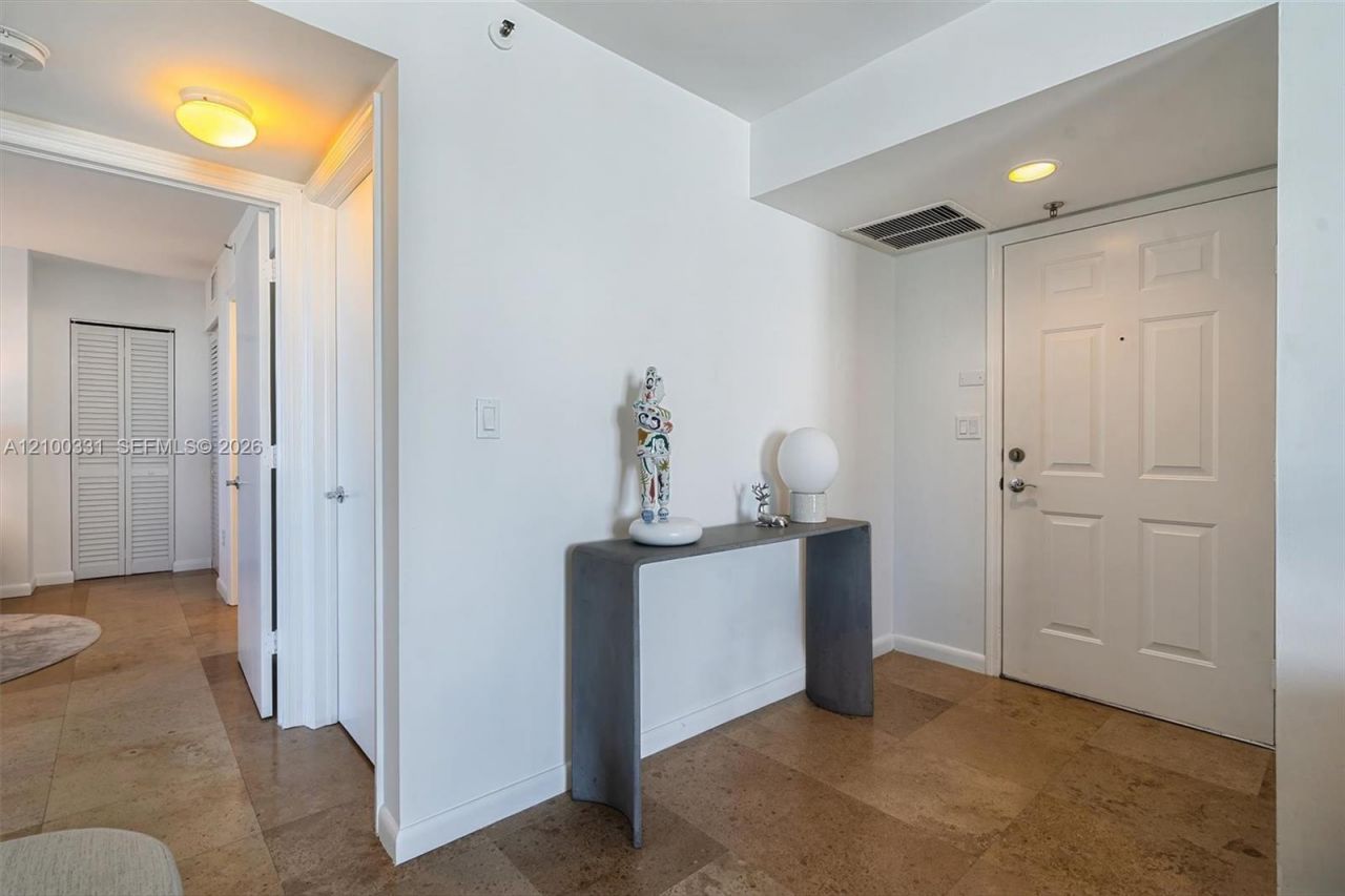 1621 Bay Rd, Unit 901, Miami Beach, FL 33139 Photo