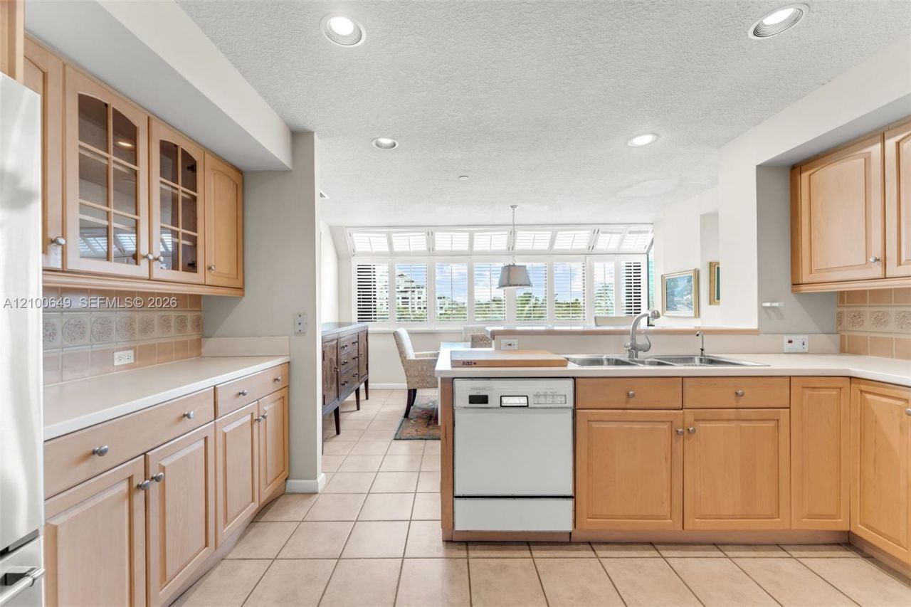 151 Crandon Blvd , Unit 310, Key Biscayne, FL 33149 Photo