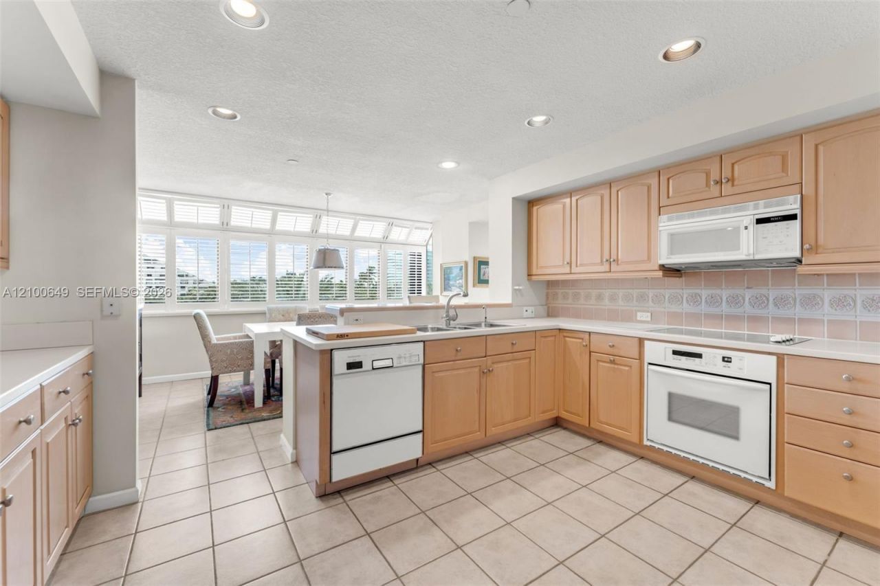151 Crandon Blvd , Unit 310, Key Biscayne, FL 33149 Photo