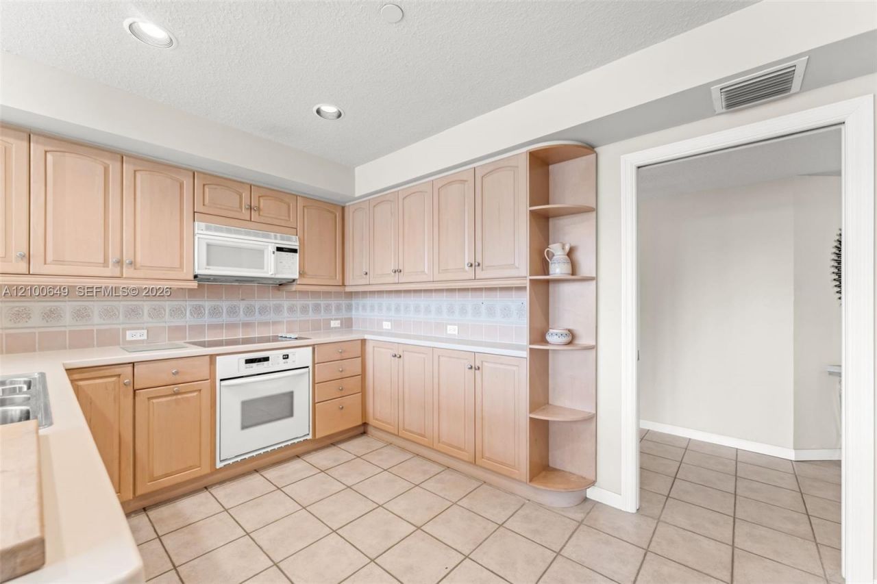 151 Crandon Blvd , Unit 310, Key Biscayne, FL 33149 Photo