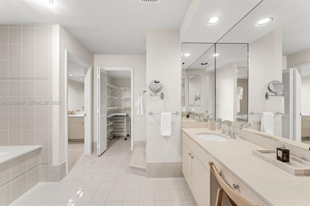 151 Crandon Blvd , Unit 310, Key Biscayne, FL 33149 Photo