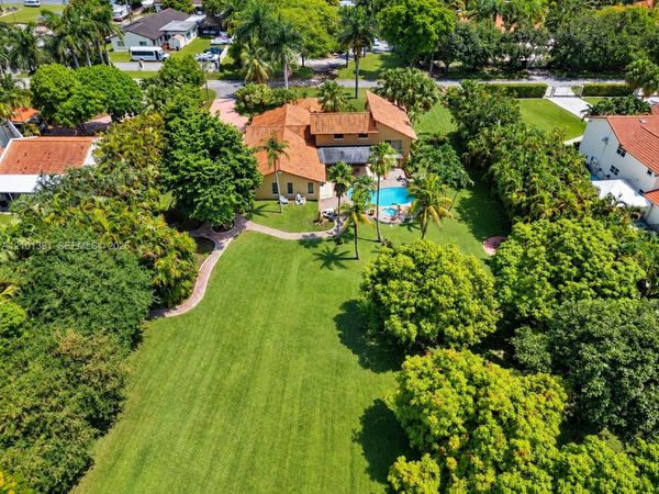 10010 NW 135th St , Hialeah Gardens, FL 33018