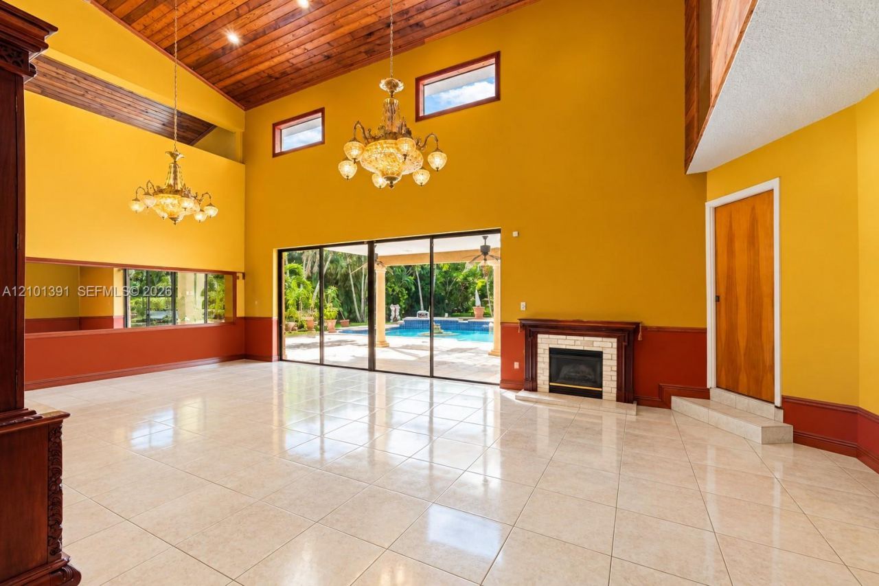10010 NW 135th St, Hialeah Gardens, FL 33018 Photo