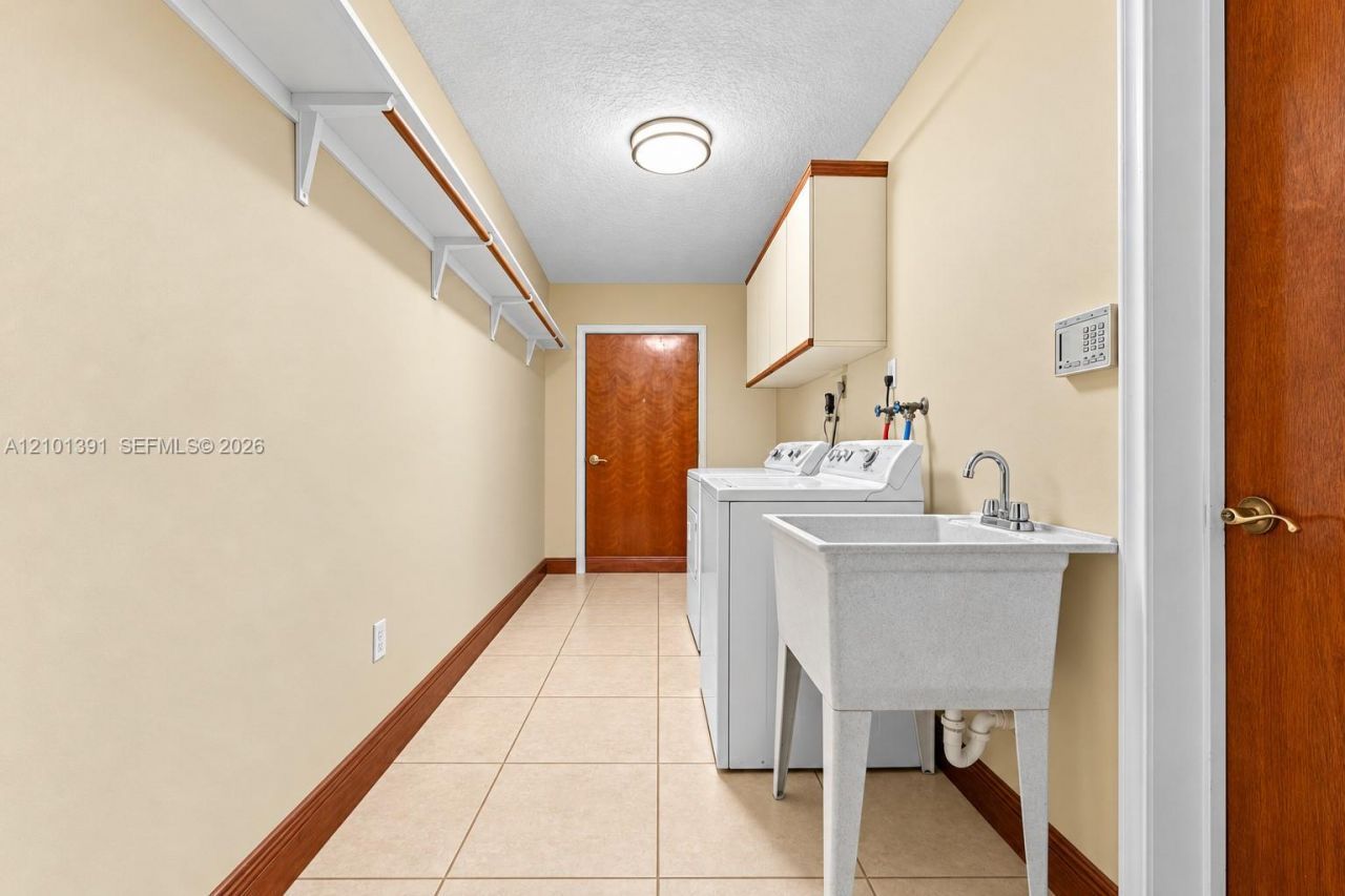 10010 NW 135th St, Hialeah Gardens, FL 33018 Photo