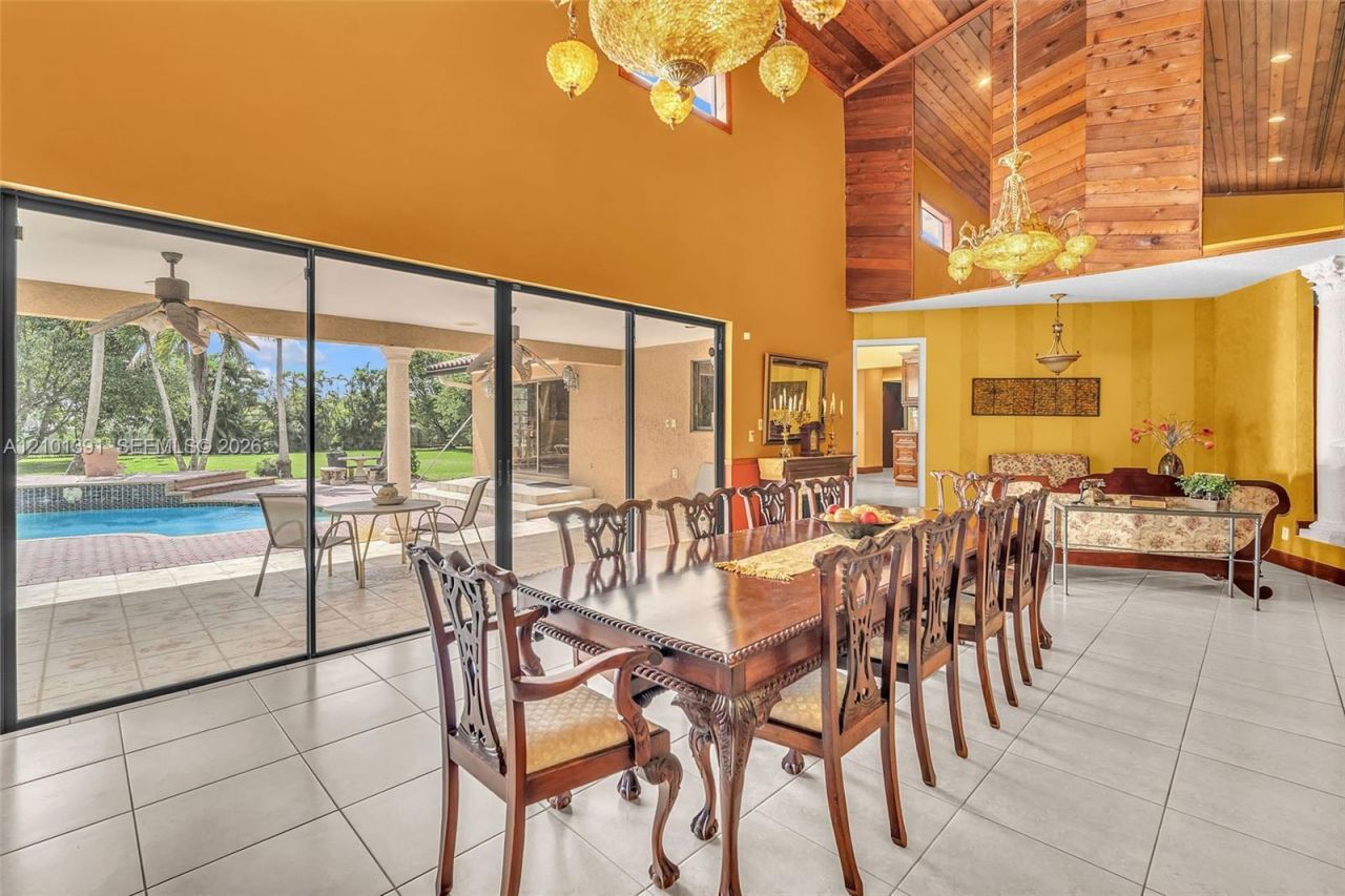 10010 NW 135th St, Hialeah Gardens, FL 33018 Photo