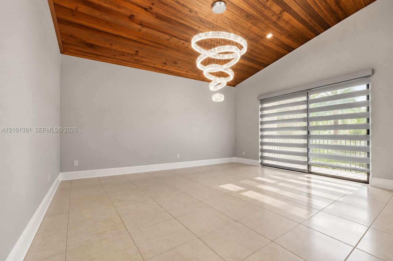 10010 NW 135th St, Hialeah Gardens, FL 33018 Photo
