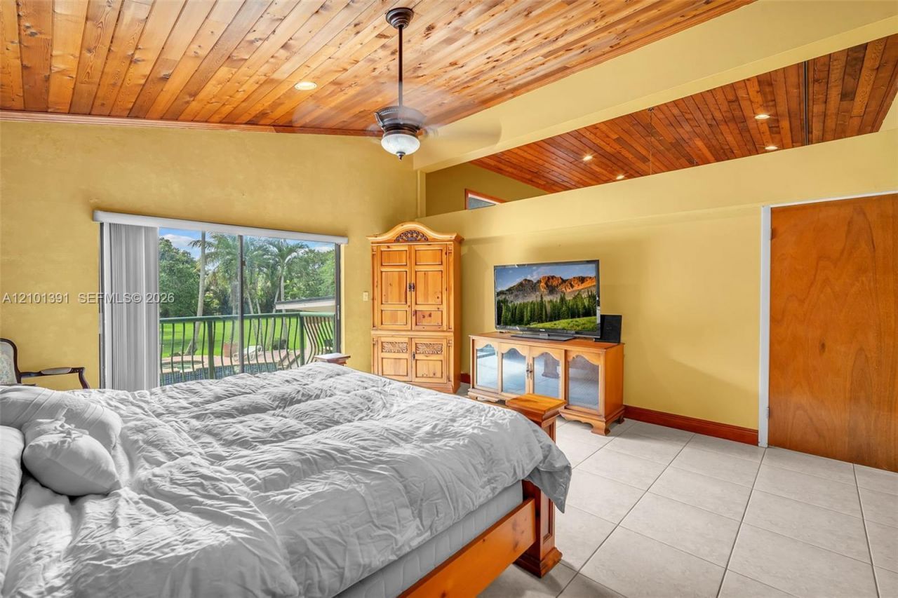 10010 NW 135th St, Hialeah Gardens, FL 33018 Photo
