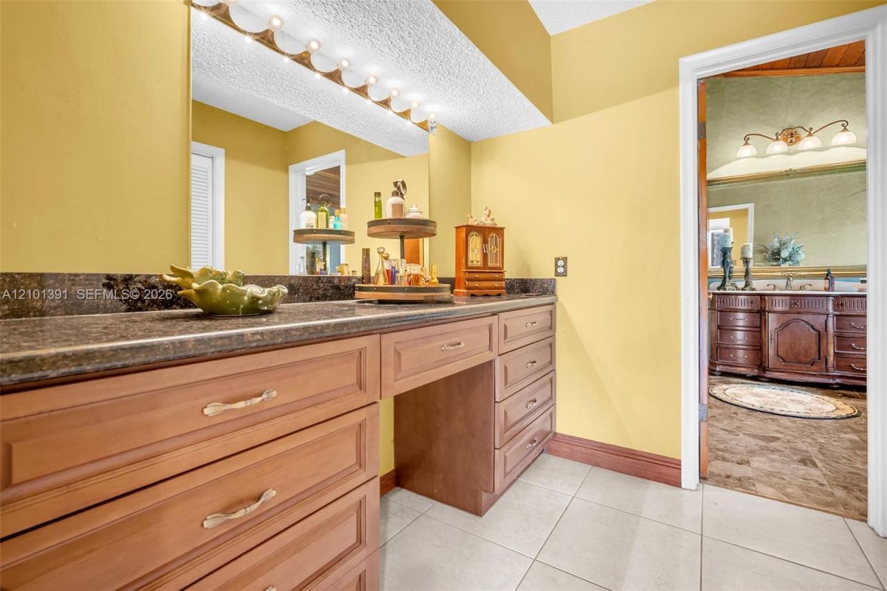 10010 NW 135th St, Hialeah Gardens, FL 33018 Photo