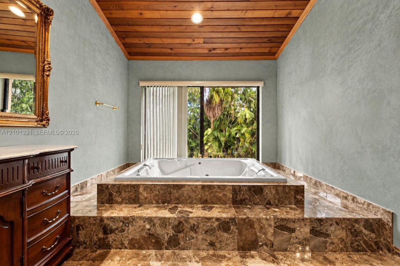 10010 NW 135th St, Hialeah Gardens, FL 33018 Photo