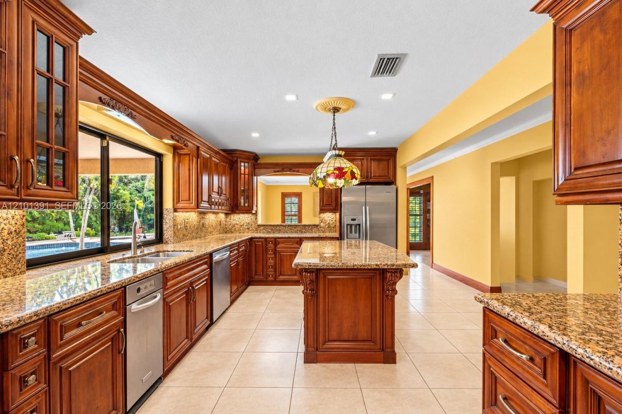 10010 NW 135th St, Hialeah Gardens, FL 33018 Photo