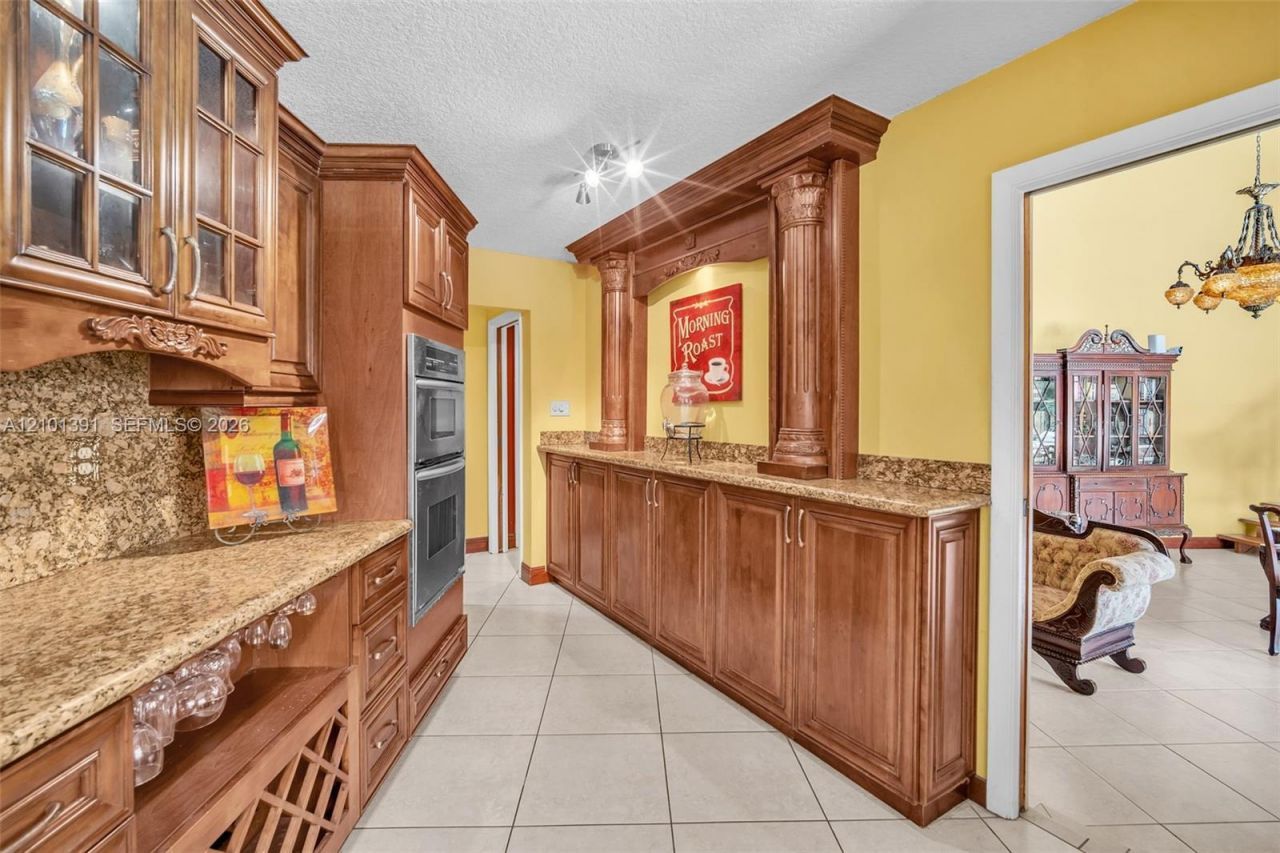 10010 NW 135th St, Hialeah Gardens, FL 33018 Photo