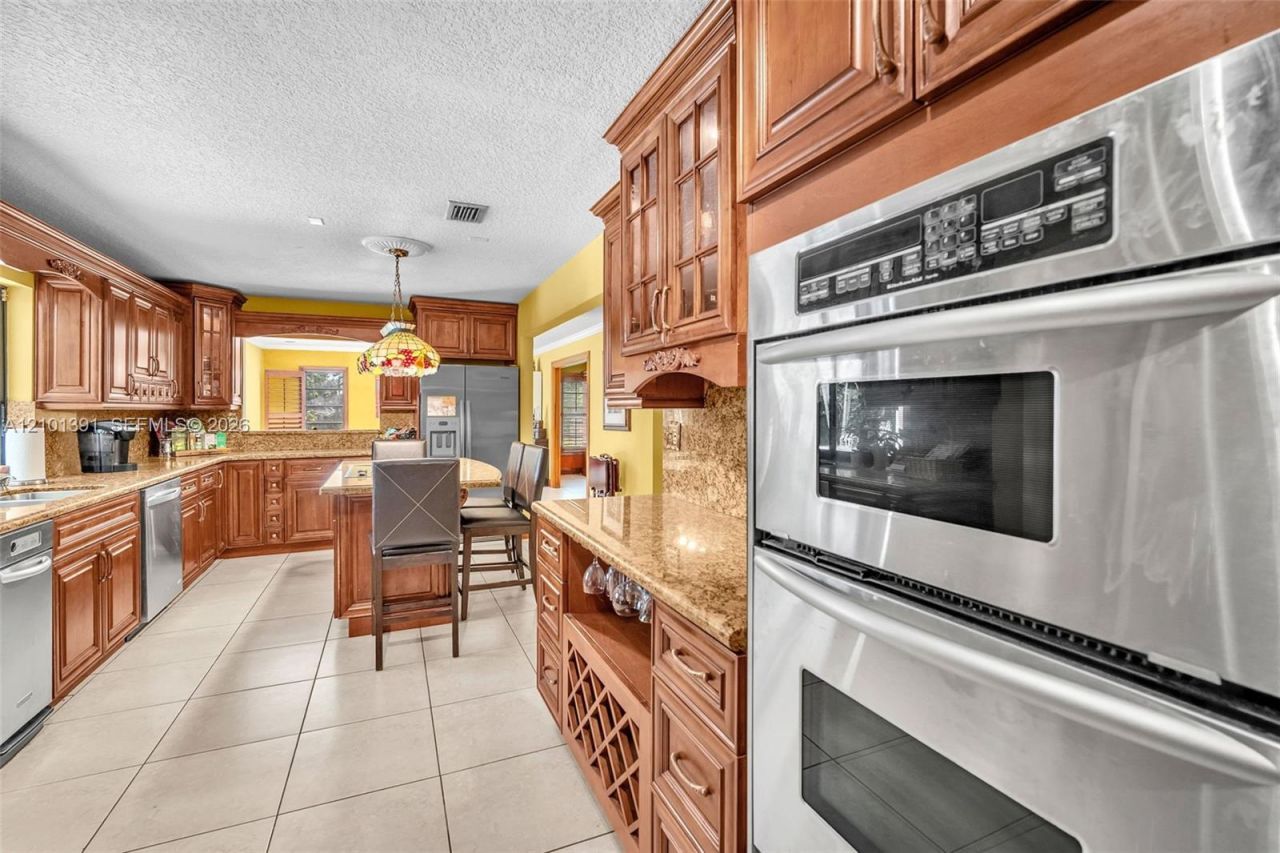 10010 NW 135th St, Hialeah Gardens, FL 33018 Photo