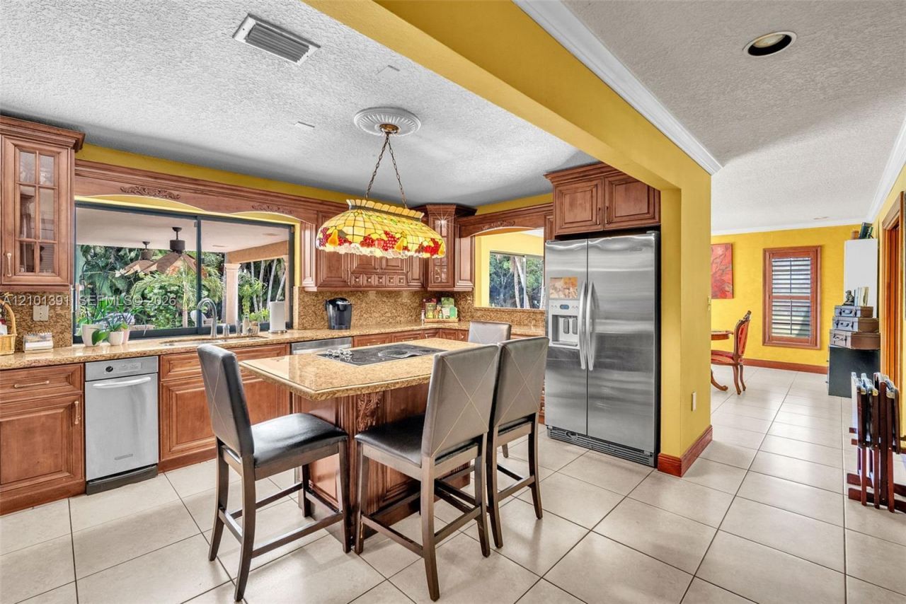 10010 NW 135th St, Hialeah Gardens, FL 33018 Photo