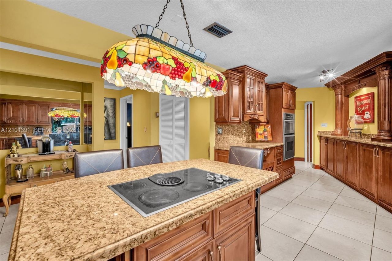 10010 NW 135th St, Hialeah Gardens, FL 33018 Photo