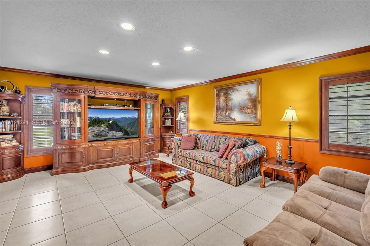 10010 NW 135th St, Hialeah Gardens, FL 33018 Photo