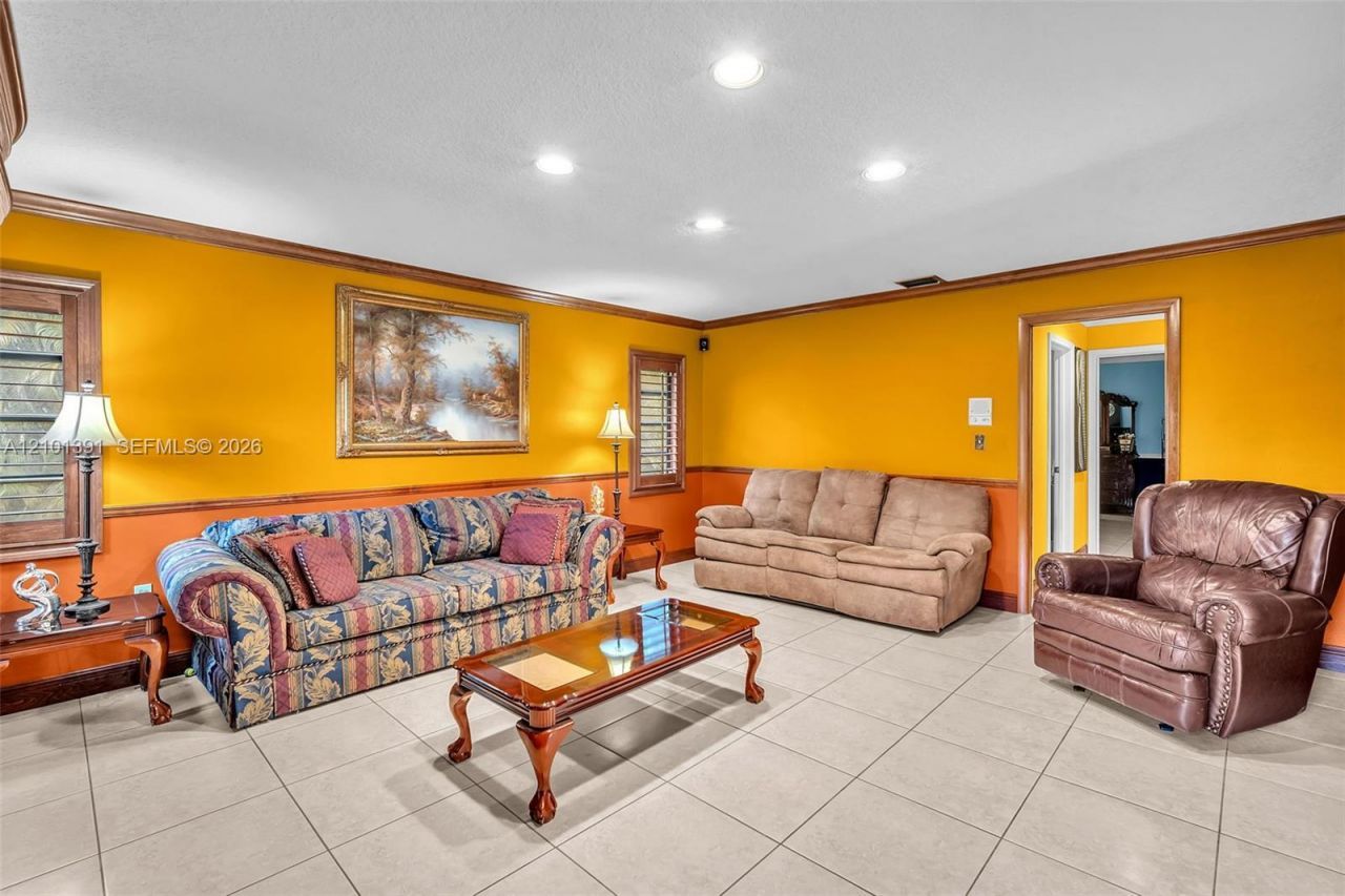10010 NW 135th St, Hialeah Gardens, FL 33018 Photo