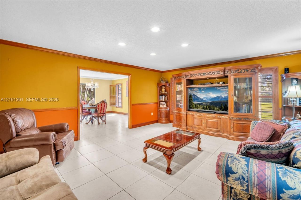 10010 NW 135th St, Hialeah Gardens, FL 33018 Photo