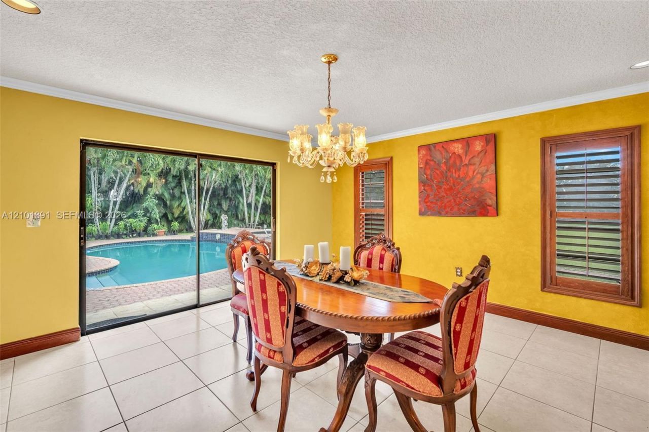 10010 NW 135th St, Hialeah Gardens, FL 33018 Photo