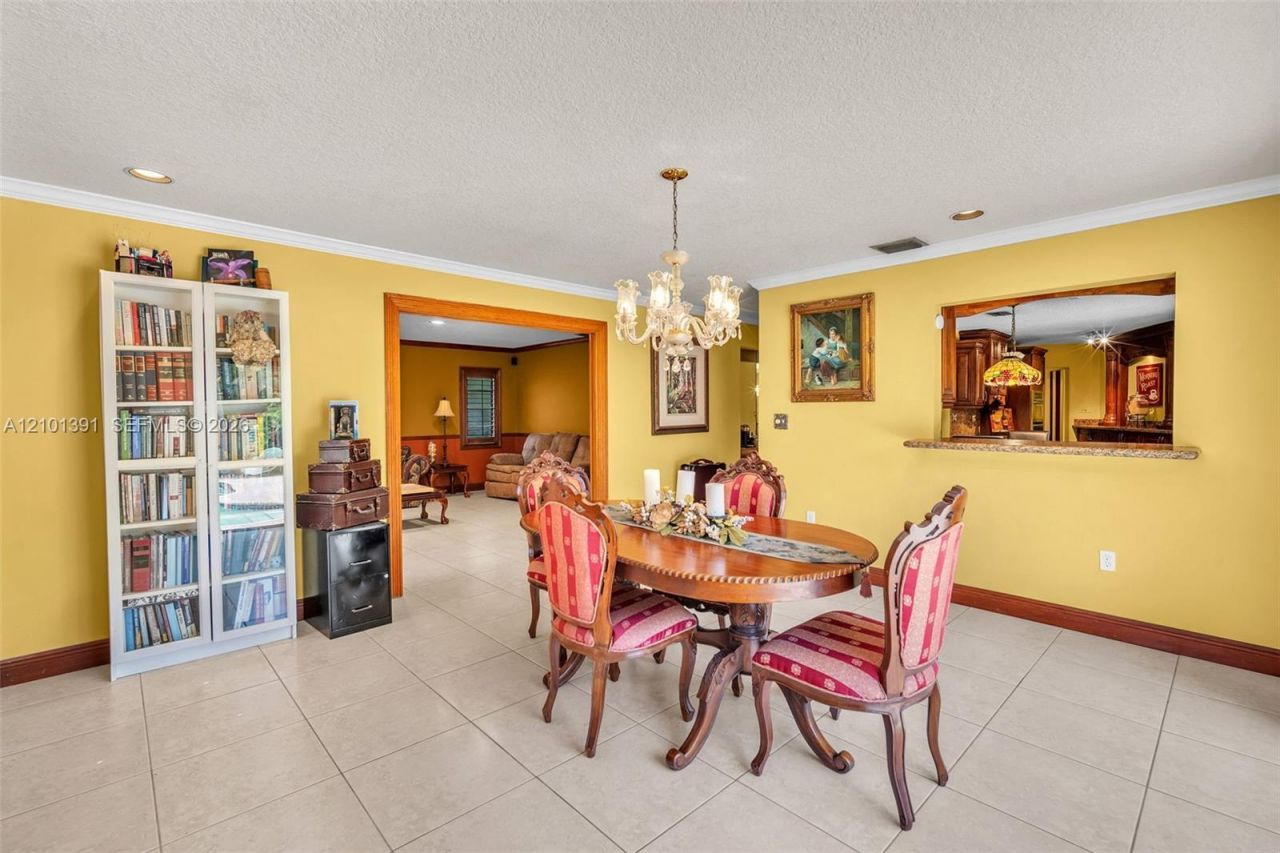 10010 NW 135th St, Hialeah Gardens, FL 33018 Photo
