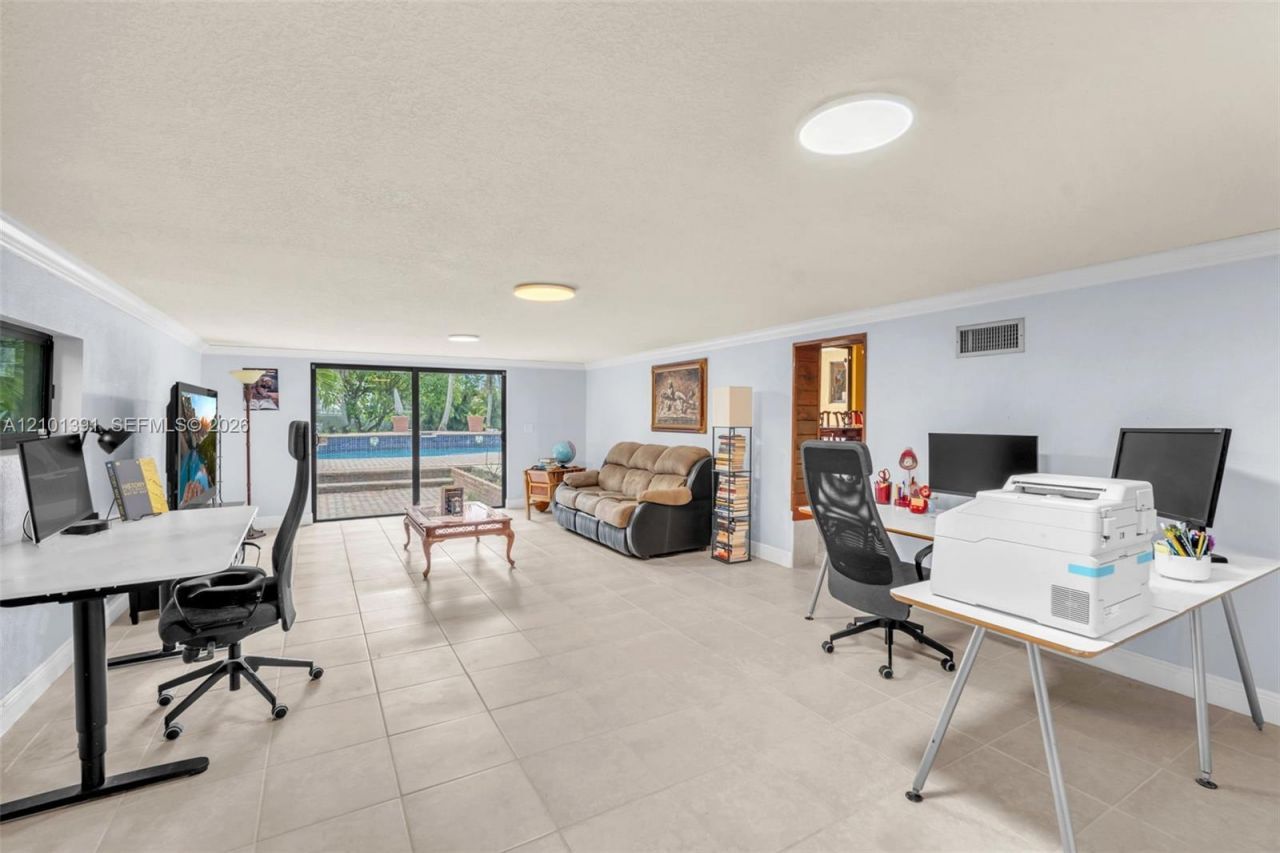 10010 NW 135th St, Hialeah Gardens, FL 33018 Photo