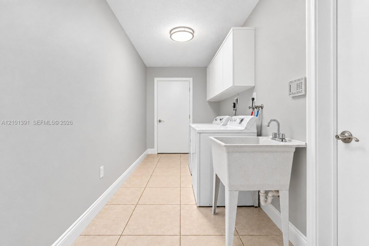 10010 NW 135th St, Hialeah Gardens, FL 33018 Photo