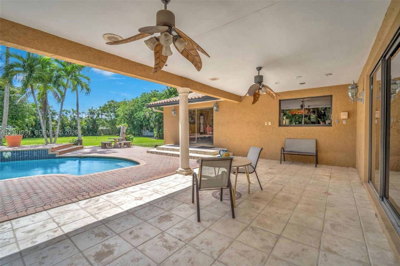 10010 NW 135th St, Hialeah Gardens, FL 33018 Photo