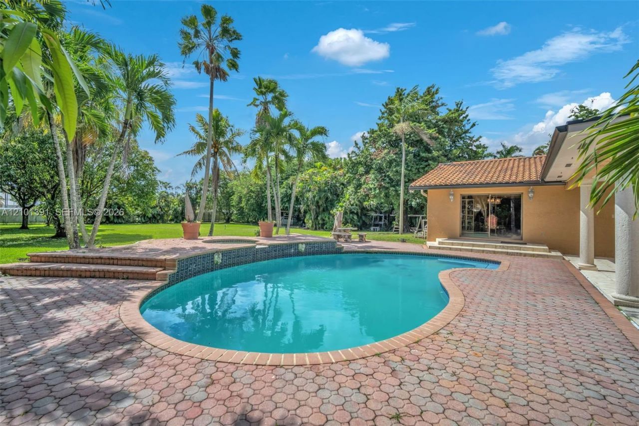 10010 NW 135th St, Hialeah Gardens, FL 33018 Photo