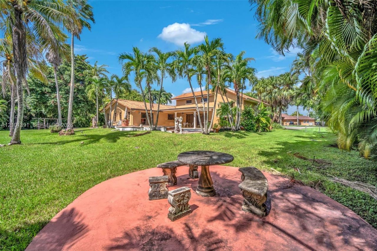 10010 NW 135th St, Hialeah Gardens, FL 33018 Photo