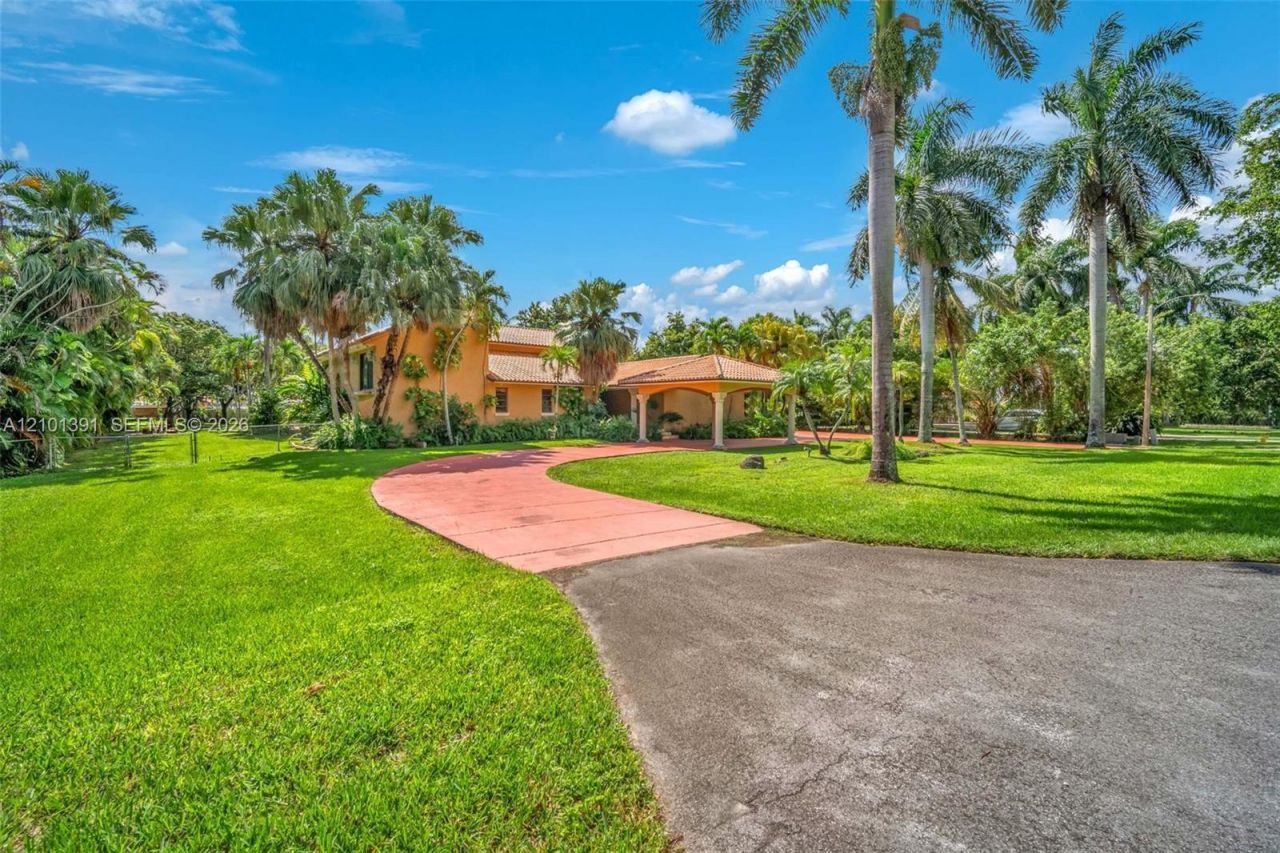 10010 NW 135th St, Hialeah Gardens, FL 33018 Photo