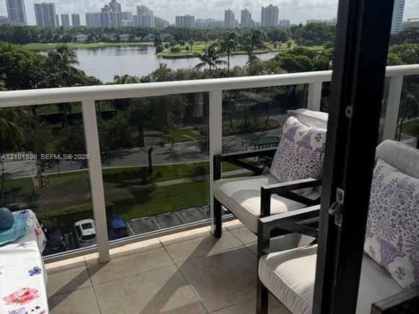3675 N Country Club Dr , Unit 705, Aventura, FL 33180