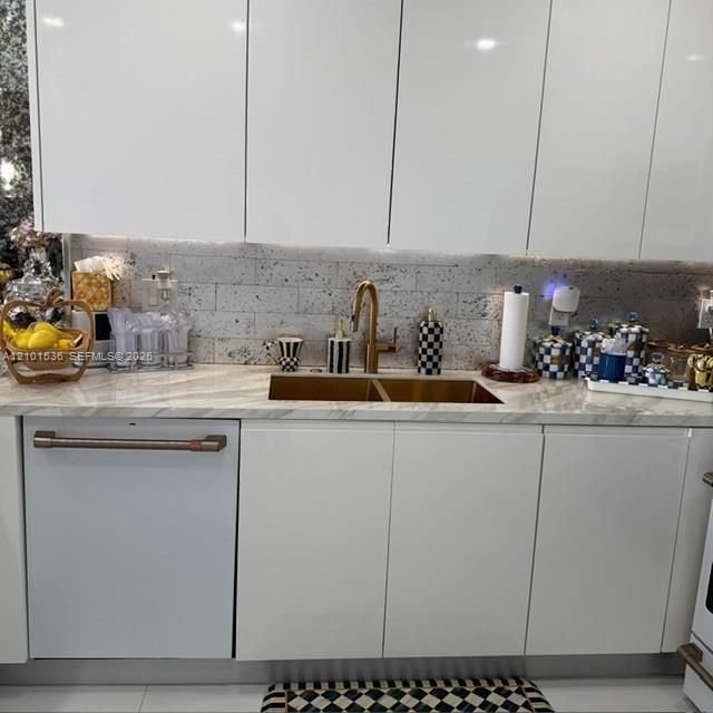 3675 N Country Club Dr , Unit 705, Aventura, FL 33180 Photo
