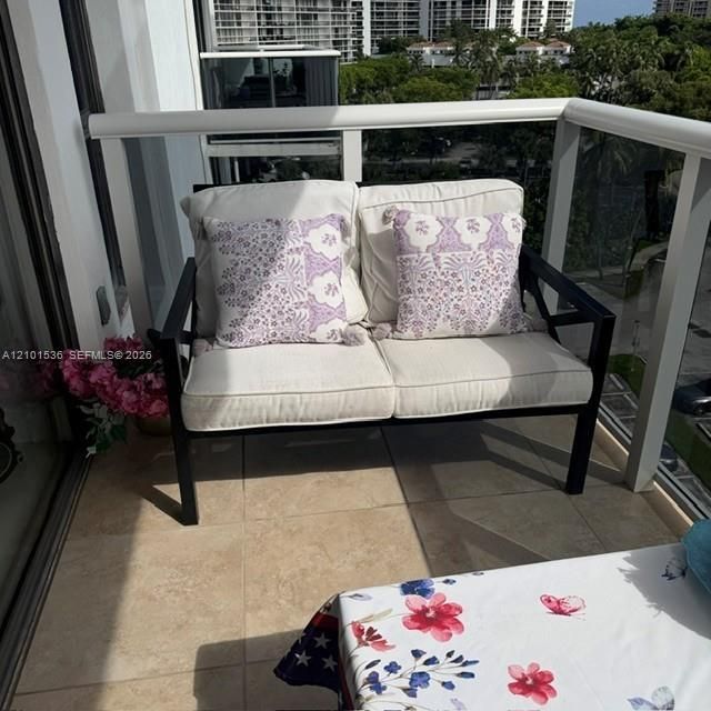 3675 N Country Club Dr , Unit 705, Aventura, FL 33180 Photo