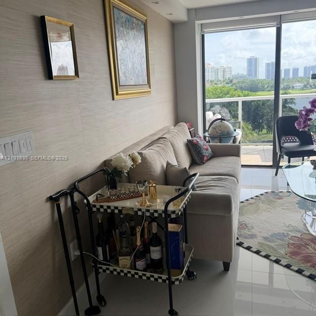 3675 N Country Club Dr , Unit 705, Aventura, FL 33180 Photo