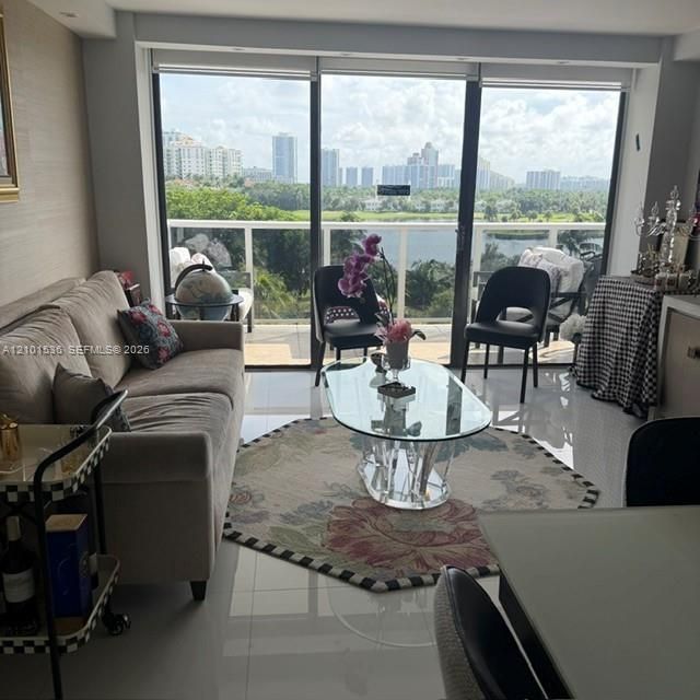 3675 N Country Club Dr , Unit 705, Aventura, FL 33180 Photo