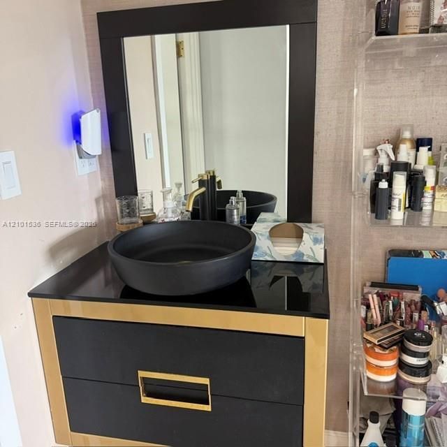 3675 N Country Club Dr , Unit 705, Aventura, FL 33180 Photo